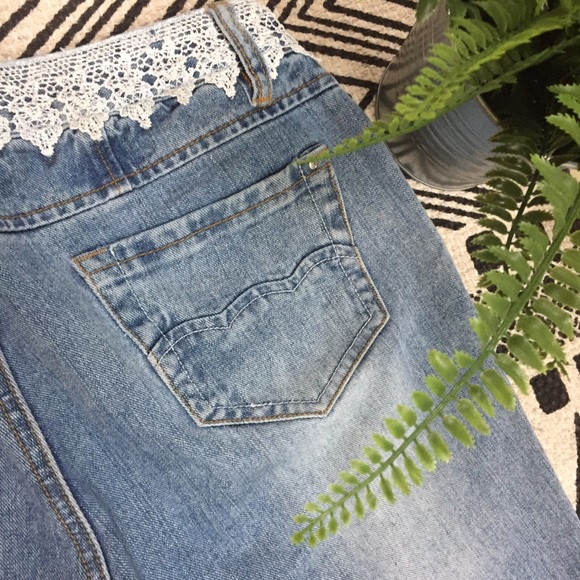 80’s Vibe 10.5” Rise Cropped Lace Trimmed Jeans - Picture 6 of 7
